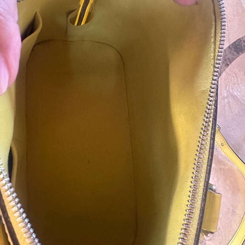 Authentic Louis Vuitton Epi Alma Pm Bag - Picture 12 of 16
